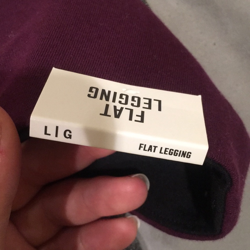 Victoria Secret’s Pink Leggings!! NWT - Picture 3 of 5